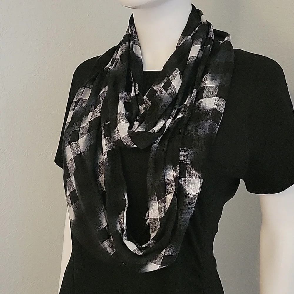 3/$30 VTG MUDD Monochrome Check Ombre Infinity Cowl Scarf